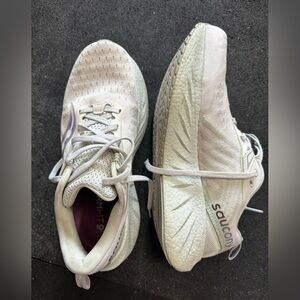 Saucony triumph 22 size 9.5